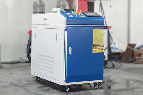 معدات التنظيف بالليزر