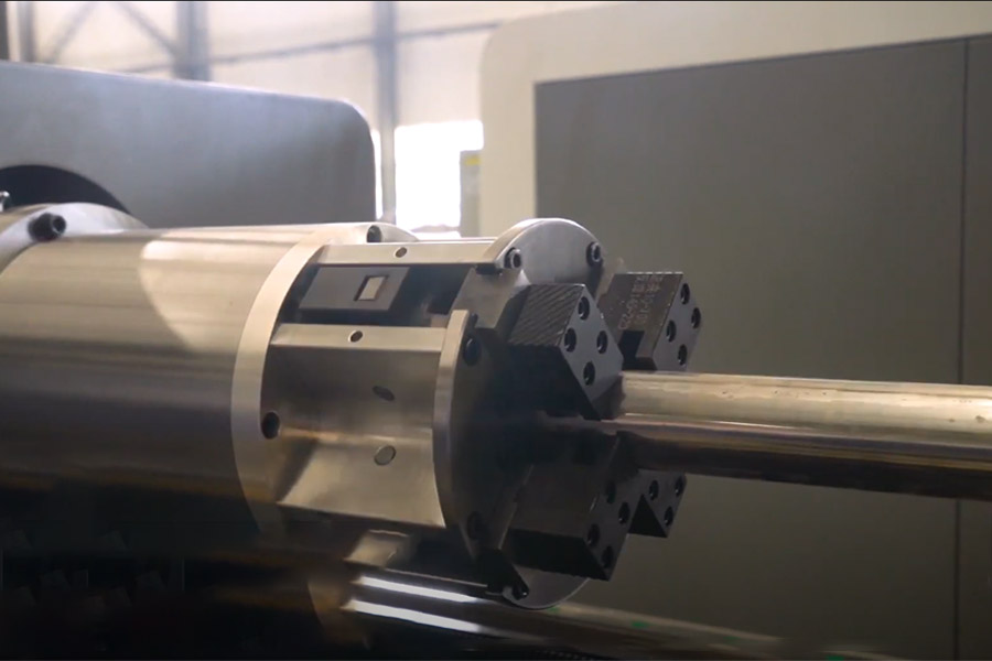 أنبوب الليزر باستخدام الحاسب الآلي