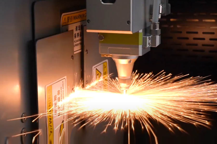 آلة قطع الأنابيب بالليزر