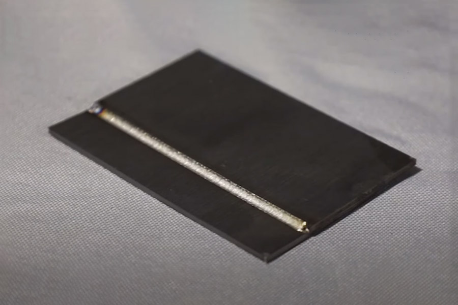 عينة اللحام بالليزر