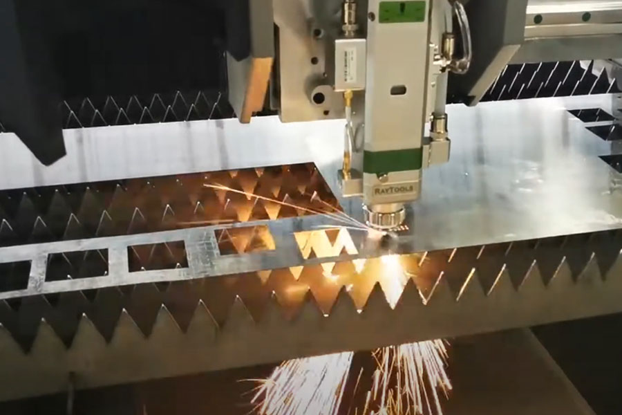 قطع الألياف بالليزر