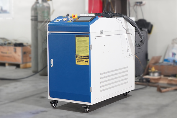 آلة التنظيف بالليزر