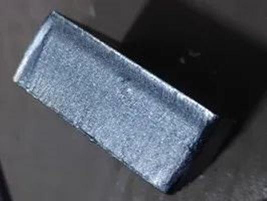 عملية قطع ألياف الليزر الجديدة: قطع الفولاذ الكربوني بسرعة عالية باستخدام الأكسجين ، والتركيز السلبي