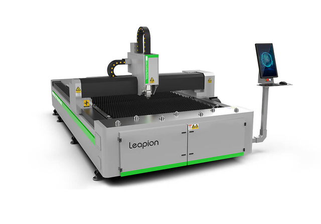 ماكينة قطع الألياف بالليزر