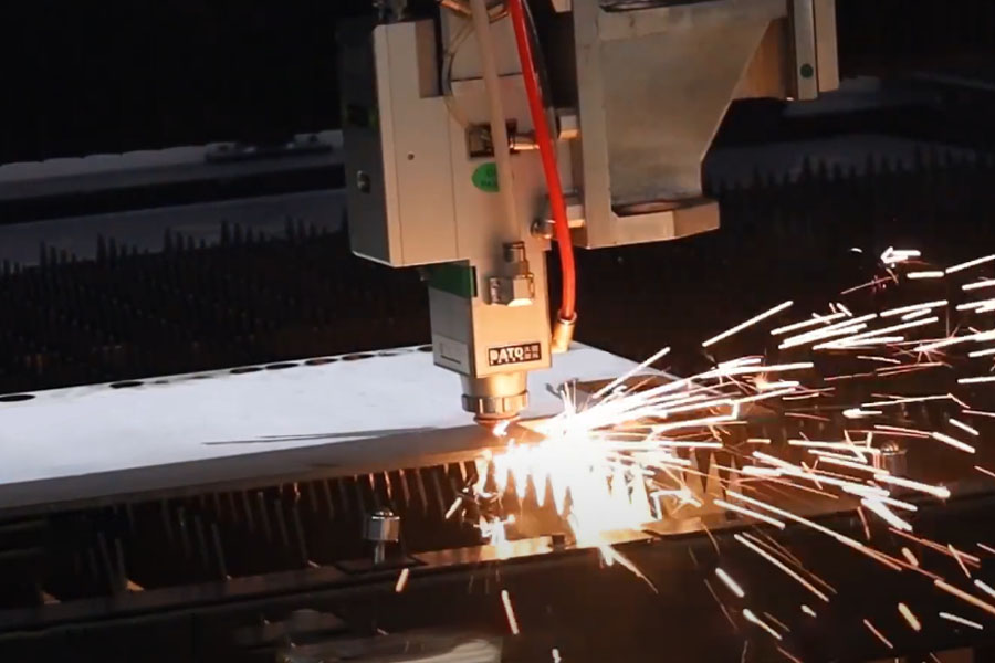 قطع المعادن بالليزر مقابل البلازما