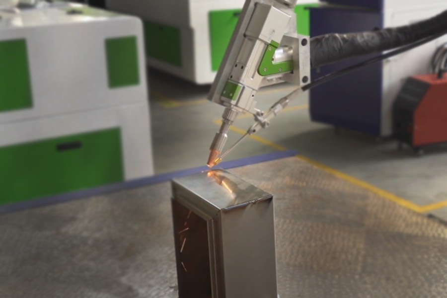 الآلات المستخدمة في اللحام