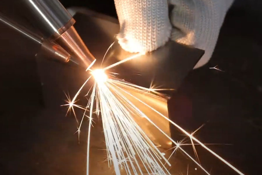 اللحام بالليزر