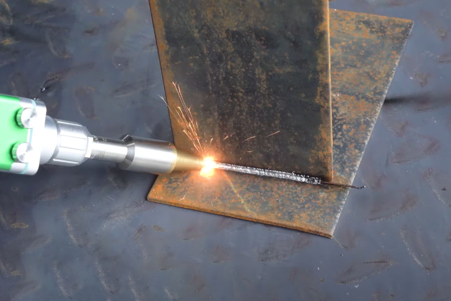 كم تكلفة ماكينة اللحام بالليزر