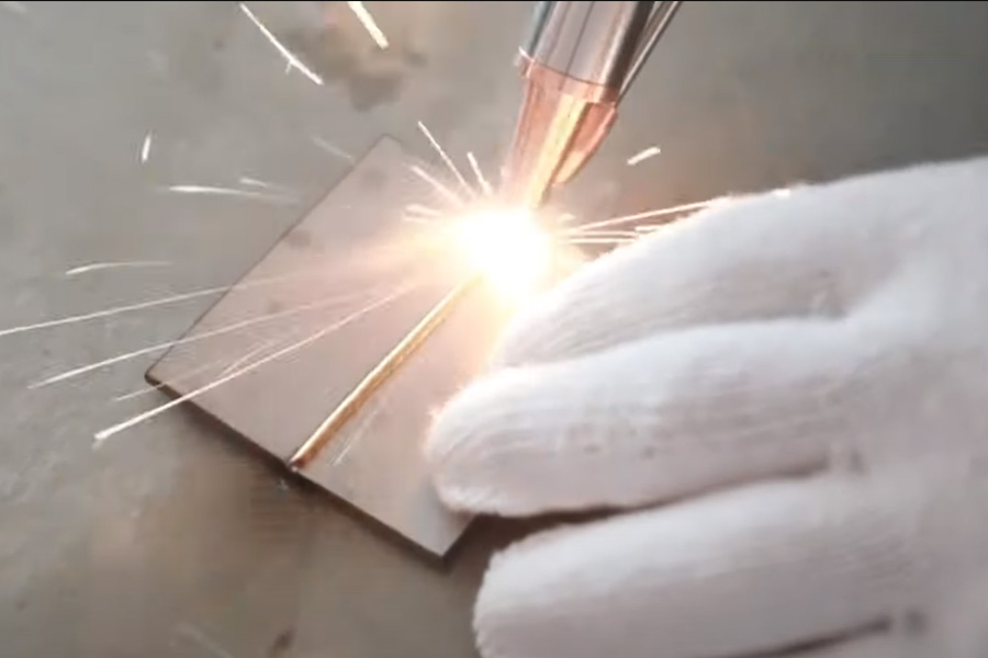 اللحام بالليزر