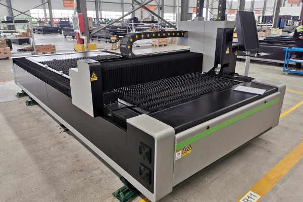 آلة قطع الألياف بالليزر