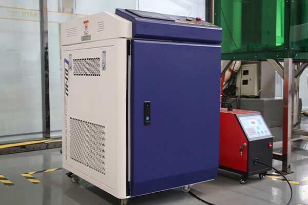 آلة اللحام بالليزر