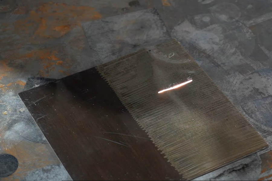 ماكينة تنظيف بالليزر لإزالة الطلاء