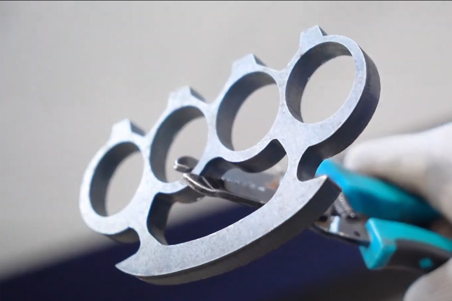 قطع المعادن بالليزر