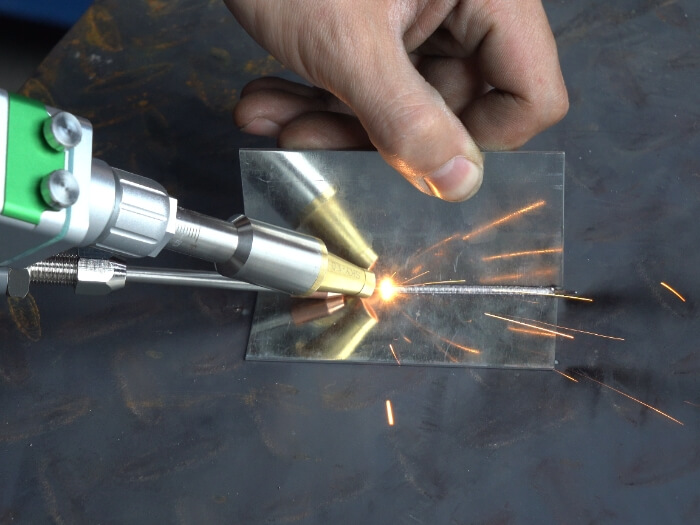 اللحام بالليزر المحمول باليد