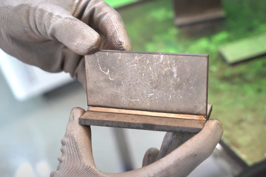 تطبيق لحام شعاع الليزر