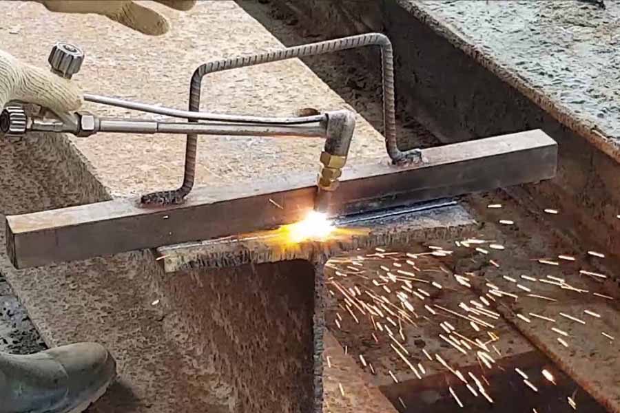 قطع الوقود بالأكسجين